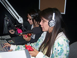 www.retrotoys.com.ve en "Mujeres en Pelotas", Hot 94.1 FM